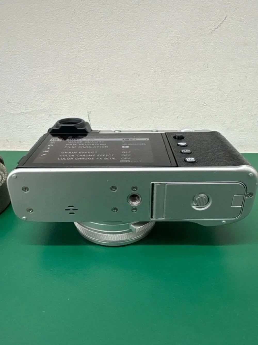 FUJIFILM X100VI DIGITAL CAMERA (SILVER) (E16003632)